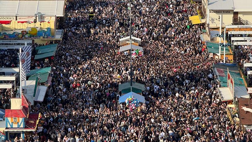 Auf der Wirtsstraße ging am Samstag nichts mehr vorwärts. Auf der Wirtsstraße ging am Samstag nichts mehr vorwärts.