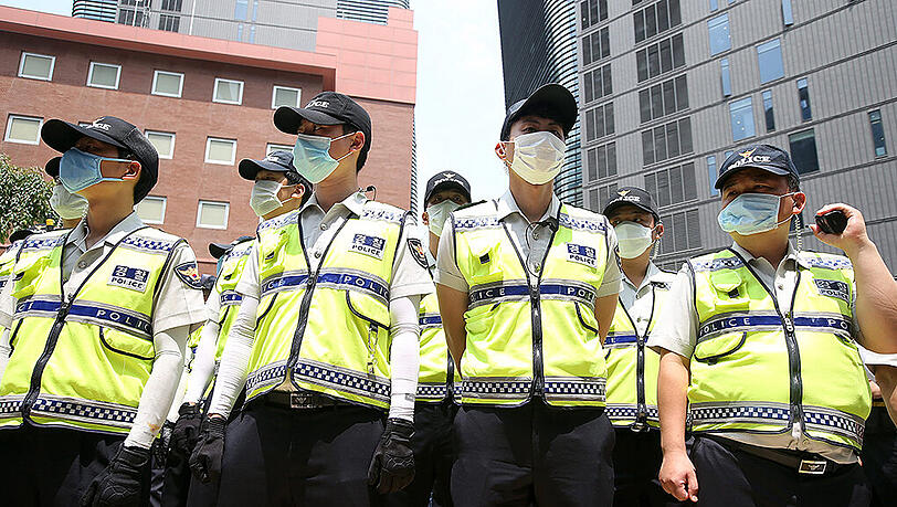 Gut einen Monat nach dem Mers-Ausbruch in Südkorea sind 27 Menschen an der Atemwegserkrankung gestorben. Gut einen Monat nach dem Mers-Ausbruch in Südkorea sind 27 Menschen an der Atemwegserkrankung gestorben.
