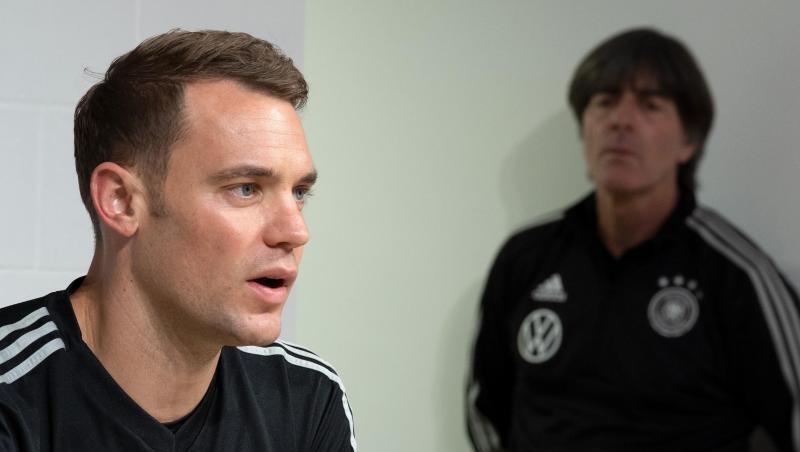 Manuel Neuer spricht mit Journalisten. Foto: Federico Gambarini/dpa Manuel Neuer spricht mit Journalisten. Foto: Federico Gambarini/dpa