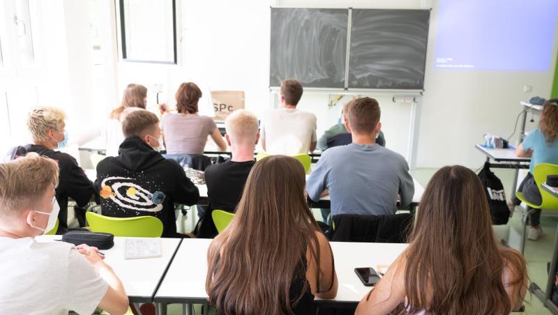 Das Luitpold-Gymnasium in München muss eigentlich saniert werden. Aber wo sollen dann die Schüler hin? (Symbolbild)
