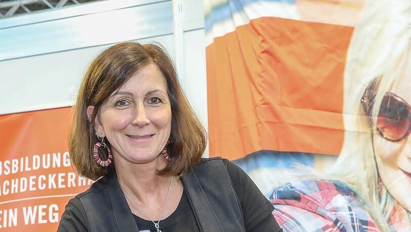 Dagmar Frank wirbt für den Beruf des Dachdeckers. Dagmar Frank wirbt für den Beruf des Dachdeckers.