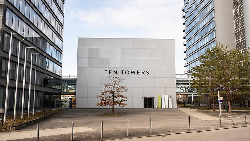 Der alte Eingang zu den Ten Towers soll modernisiert und größer werden. Darum herum soll es mehr Grün geben. Der alte Eingang zu den Ten Towers soll modernisiert und größer werden. Darum herum soll es mehr Grün geben.