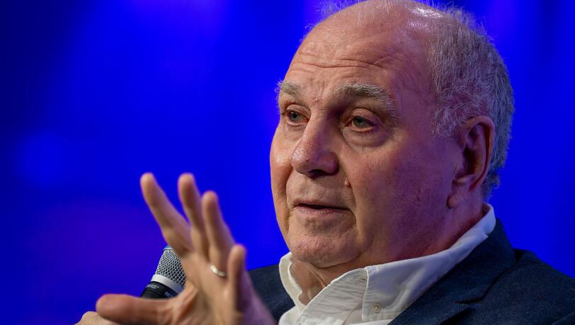 Bayern-Ehrenpr&auml;sident Hoene&szlig; gef&auml;llt das Auftreten von Ex-Weltmeister Mertesacker. (Archivbild)