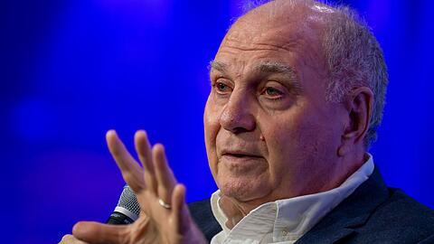 Bayern-Ehrenpr&auml;sident Hoene&szlig; gef&auml;llt das Auftreten von Ex-Weltmeister Mertesacker. (Archivbild)