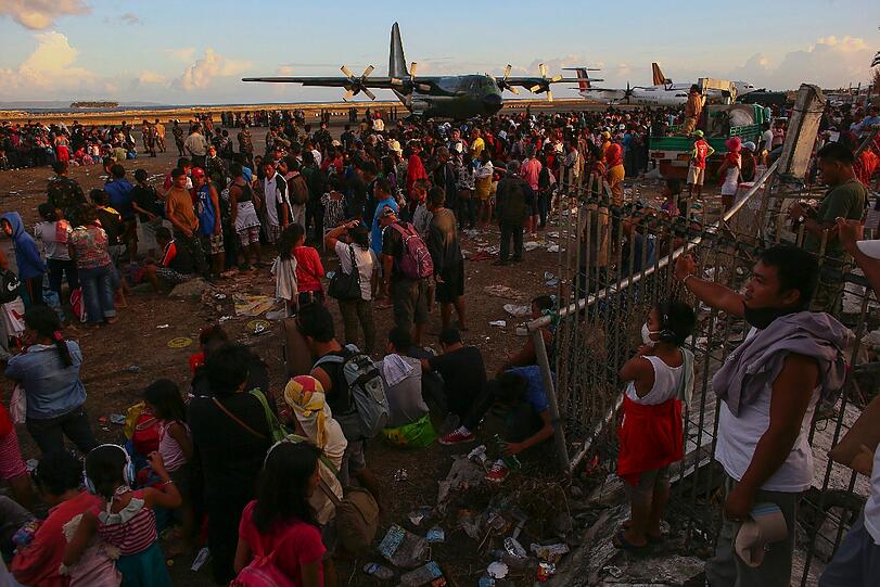 Das Elend auf den Philippinen steigt ins Unermessliche. Jetzt sind auch Hilfsgüter und Ärzte aus Bayern auf dem Weg in die Krisenregion.