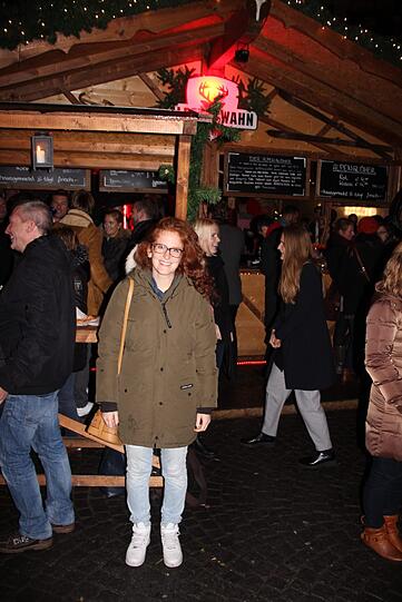 Carolin Holewa: &bdquo;Dass es nächsten Sommer endlich mal wieder richtig heiß wird! Meinen eigenen Wunsch habe ich mir schon erfüllt: meinen neuen Hund. Ein Zwergrauhaardackel namens Carl.&ldquo;