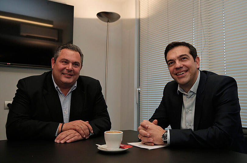Künftige Koalitionspartner im Gespräch am Montag: Chef der "Unabhängigen Griechen" Panos Kammenos(l) und Syriza-Chef Alexis Tsipras. Die Koalitionsgespräche laufen auf Hochtouren. (Archivbild)