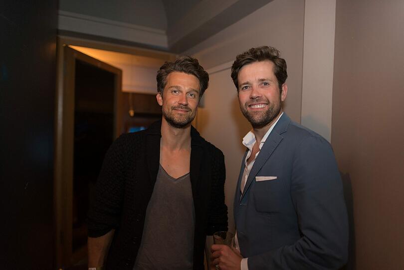 Wayne Carpendale (l.)