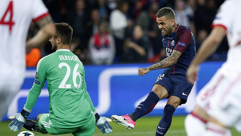 SVEN ULREICH NOTE 5 - Drittes Champions-League-Spiel für den Neuer-Ersatz. Wurde beim 1:0 von Neymar getunnelt. Kann man, muss man aber nicht halten. Den zweiten von Cavani allerdings schon, da sah der Keeper schlecht aus. SVEN ULREICH NOTE 5 - Drittes Champions-League-Spiel für den Neuer-Ersatz. Wurde beim 1:0 von Neymar getunnelt. Kann man, muss man aber nicht halten. Den zweiten von Cavani allerdings schon, da sah der Keeper schlecht aus.