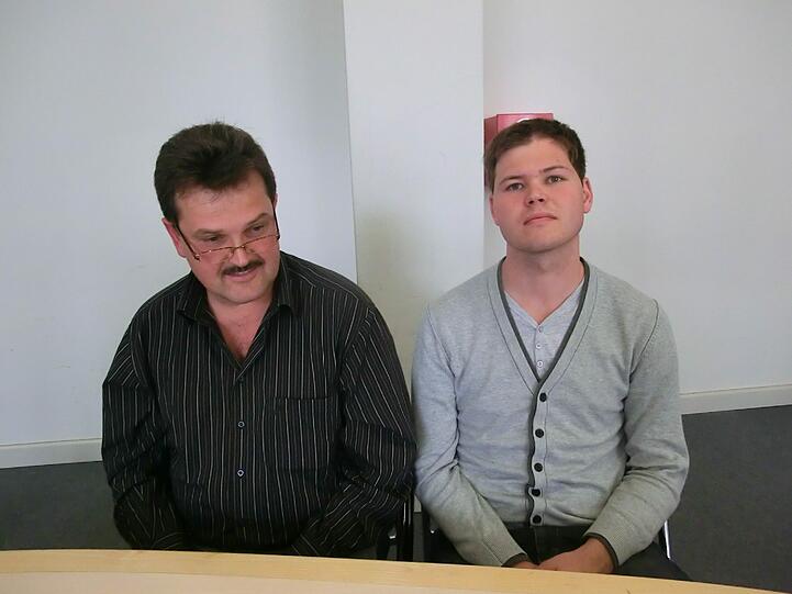 Schlaganfall mit 19: Markus Hofbauer und Vater Bernhard vor Gericht.