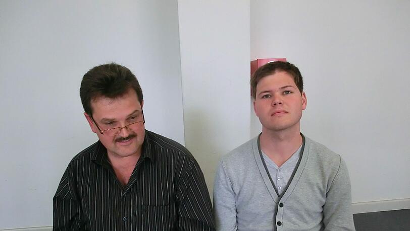 Schlaganfall mit 19: Markus Hofbauer und Vater Bernhard vor Gericht. Schlaganfall mit 19: Markus Hofbauer und Vater Bernhard vor Gericht.