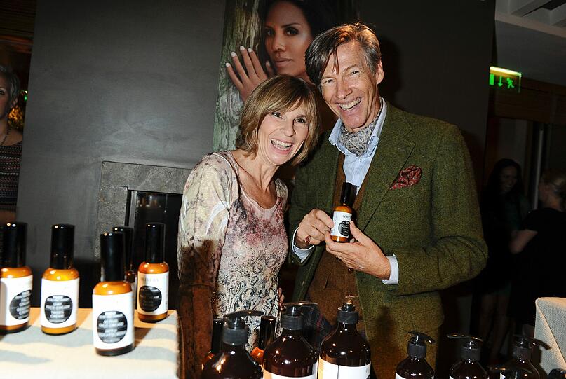 Maria Bachmann und Albrecht von Wech beim mediterranen Abend der Schweizer Naturkosmetikmarke OLIVEDA im Bayerischen Hof.