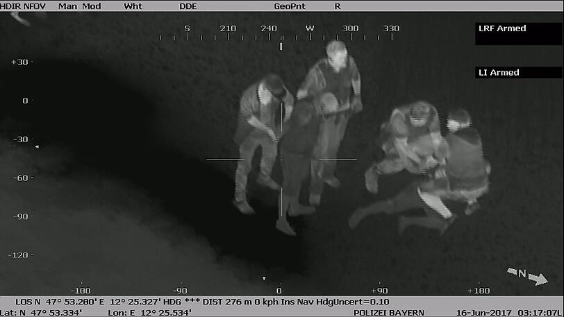 Die Polizei hatte zuvor das Ufer umstellt.