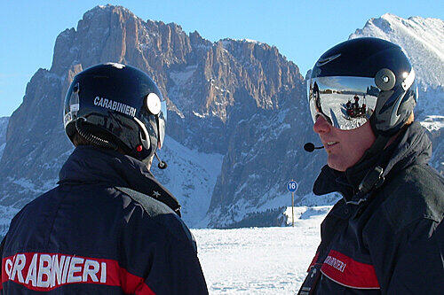 Carabinieri auf der Skipiste.