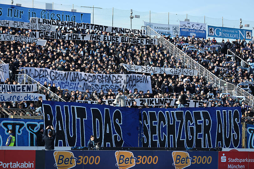 "Baut das Sechzger aus" steht vor der Westkurve.