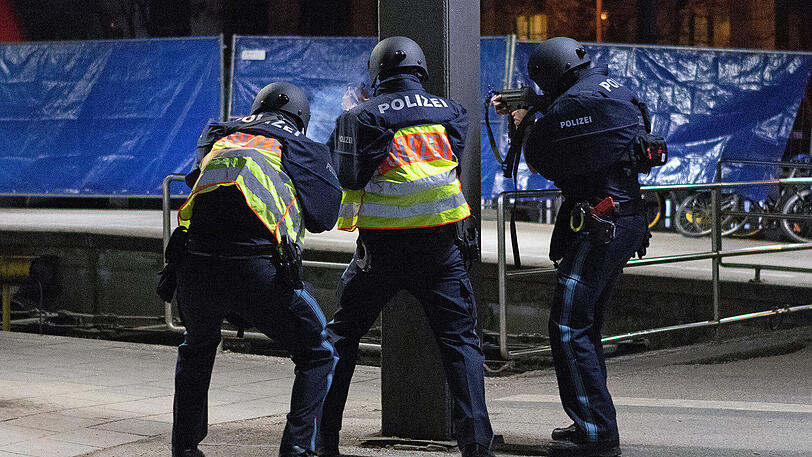 Schreckensszenario Terroranschlag - die Münchner Polizei probt den Ernstfall in einer mehrstündigen Übung am Hauptbahnhof - die Bilder.