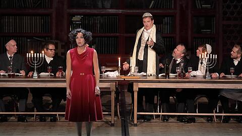 Marlis Petersen als Salome in Krzysztof Warlikowskis Neuinszenierung der Oper von Richard Strauss im Nationaltheater.