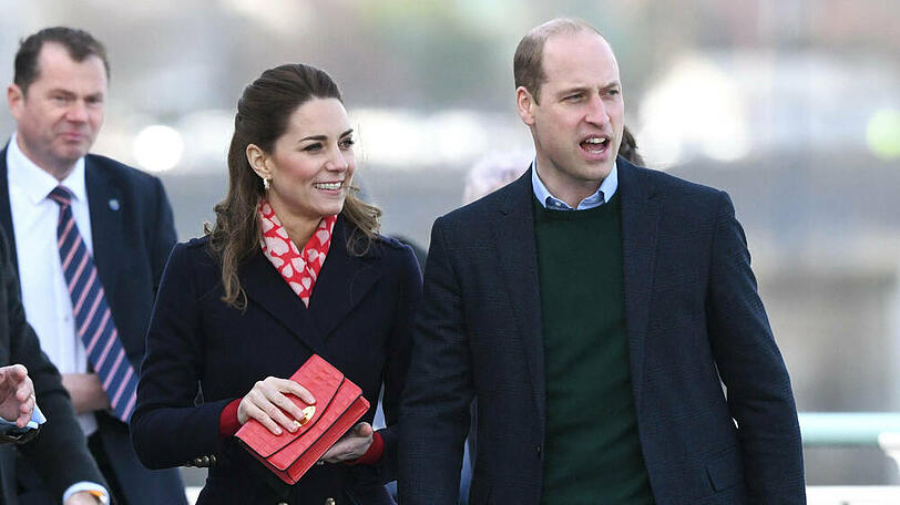 Prinz William und Herzogin Kate spazieren an der Promenade entlang