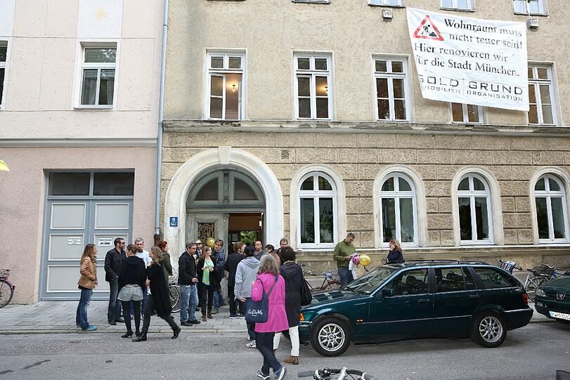 Mit einer Aktion an der Pilotystraße 8 hatten Münchner auf das leer stehende Haus aufmerksam gemacht.