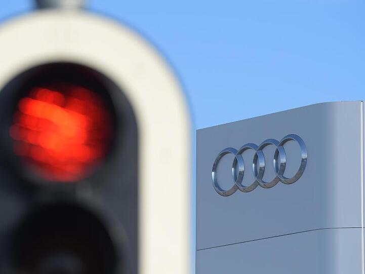Bei Audi in Ingolstadt stehen die Bänder still: Wegen des Streiks im ungarischen Motorenwerk Györ müssen mehr als 10.000 Mitarbeiter eine Zwangspause einlegen.