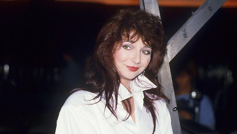 Kate Bush ist auf Platz eins der britischen Single-Charts. Kate Bush ist auf Platz eins der britischen Single-Charts.