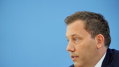 Vorstellung eines Aktionsplans zur Bek&auml;mpfung von Steuer- und Finanzkriminalit&auml;t: unter anderem h&auml;rtere Strafen, Registrierkassen-Pflicht und bessere Koordination von Ermittlungen