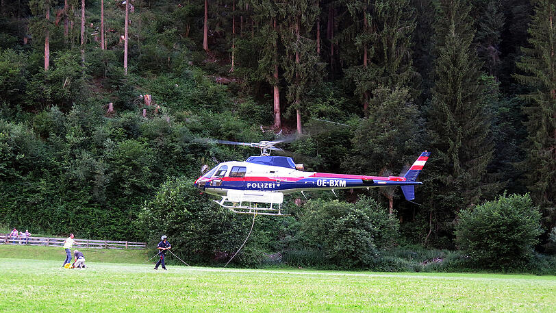 Josef (79) saß hilflos auf dem Klettersteig fest. Die Bilder von der spektakulären Rettung.