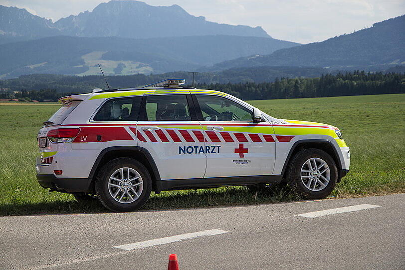 Bei einem Unfall an einer Kreuzung in Weildorf ist am Freitag eine Person schwer verletzt worden. Ein Mercedes-Fahrer hatte einen Skoda übersehen - es kam zum Zusammenstoß.