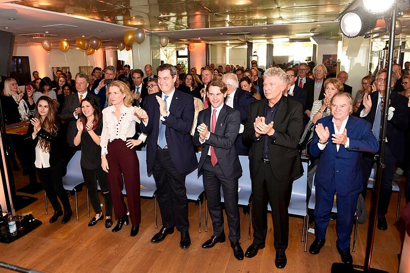Lisa Furtwängler, Maria Furtwängler, Markus Söder, Jacob Burda, Dieter Reiter, Fritz Wepper (von links nach rechts)