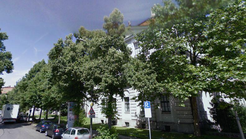 Das Theresien-Gymnasiums am Kaiser-Ludwig-Platz 3. Das Theresien-Gymnasiums am Kaiser-Ludwig-Platz 3.