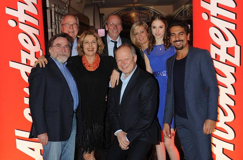 Die Schauspieler Elmar Wepper, Friedrich von Thun, Michaela May, Münchens Kulturreferent Hans-Georg Küppers, Axel und Judith Milberg, die "Schöne Münchnerin" Marie und Elyas M'Barek (von links).