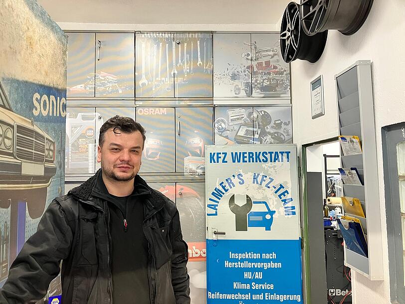 Adnan Sefić betreibt die Werkstatt seit sechs Jahren.