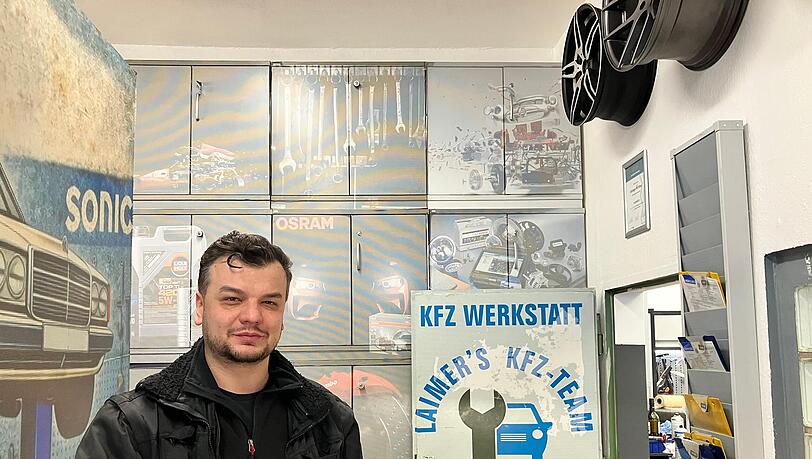 Adnan Sefić betreibt die Werkstatt seit sechs Jahren.