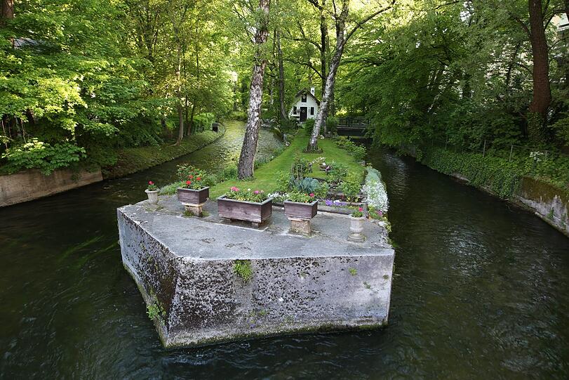 Pittoresk: das Schleusenwärterhäuschen an der Bodenseestraße.