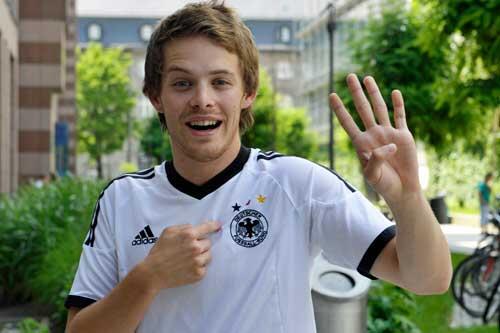 Moritz Scheidl deutet den vierten Stern an