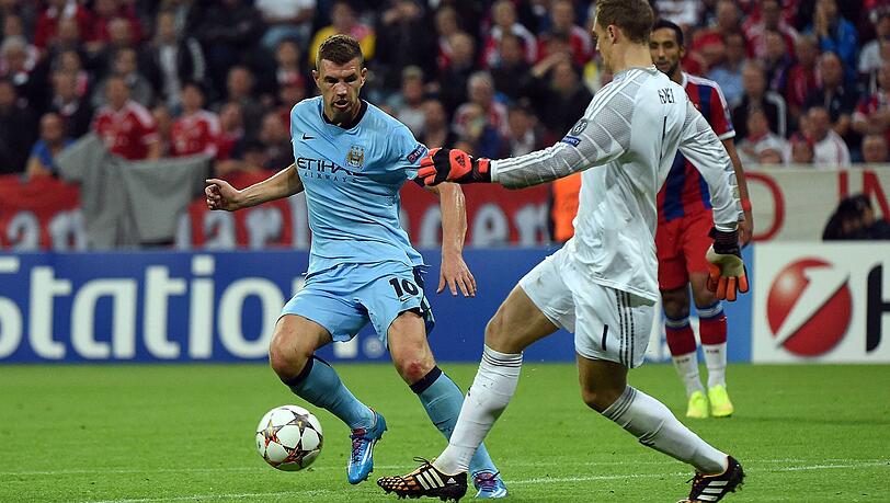 Ein Bild aus dem Jahr 2014: Edin Dzeko, damals im Trikot von Manchester City, gegen Manuel Neuer Ein Bild aus dem Jahr 2014: Edin Dzeko, damals im Trikot von Manchester City, gegen Manuel Neuer