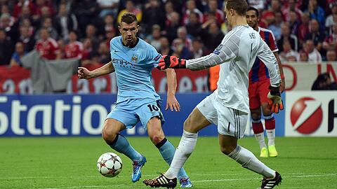 Ein Bild aus dem Jahr 2014: Edin Dzeko, damals im Trikot von Manchester City, gegen Manuel Neuer