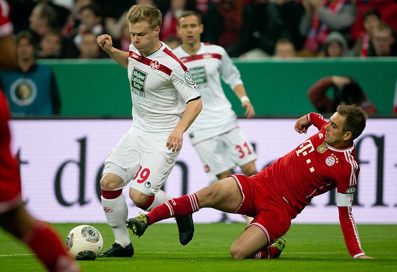PHILIPP LAHM NOTE 3
Wieder rechts hinten. Blieb diesmal mehr außen, initiierte die Latten-Chance (12.). Kaum Ballverluste.