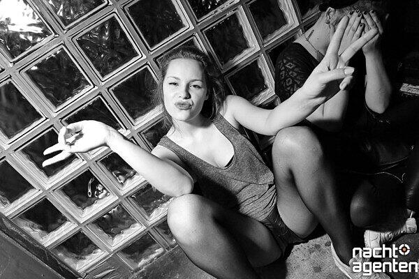 Mit Hip Hop, Dancehall, Funk, Trap heizte DJ Tereza den Gästen am Freitagabend im Crux ein.