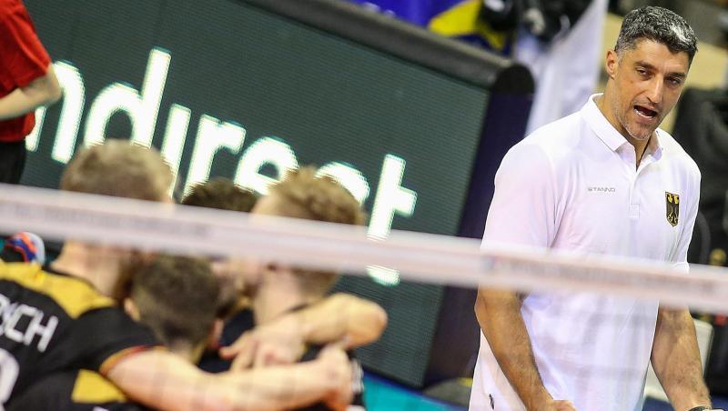 Deutschlands Trainer Andrea Giani will mit seinen Volleyballern ins Finale der Olympia-Qualifikation einziehen. Deutschlands Trainer Andrea Giani will mit seinen Volleyballern ins Finale der Olympia-Qualifikation einziehen.