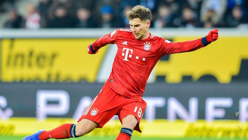 Münchens Leon Goretzka spielt den Ball. Foto: Uwe Anspach Münchens Leon Goretzka spielt den Ball. Foto: Uwe Anspach