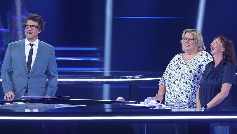 Daniel Hartwich begrüßt verschiedene Kandidatenpaare in "Ohne Limit".