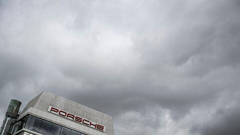 Der Sportwagenbauer Porsche muss die erste deutsche Börsenliga verlassen.