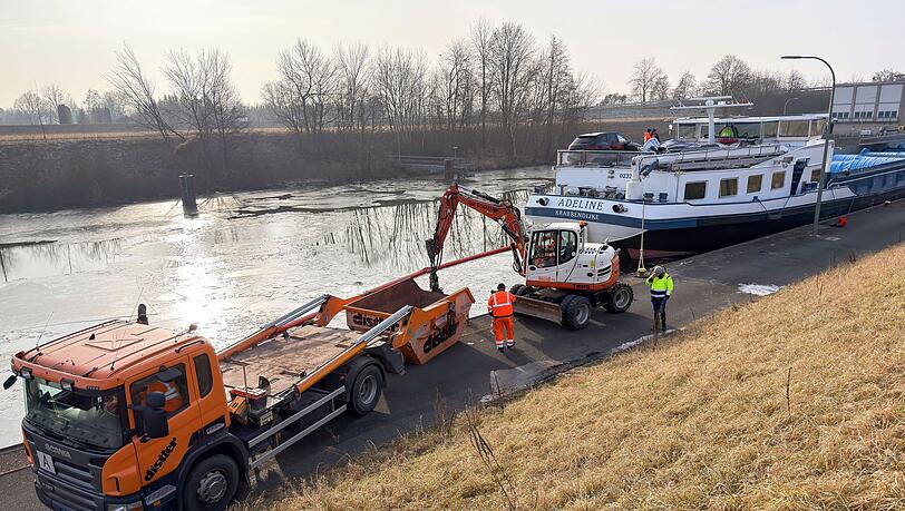 Nach der Havarie eines G&uuml;terschiffs auf dem Main-Donau-Kanal im Kreis Forchheim war der Schiffsverkehr dort zwischenzeitlich eingestellt.