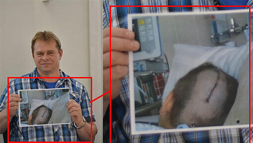 Vater Mathias S. (43) zeigt im Gerichtssaal ein Foto von seinem Sohn nach dem Bootsunfall. Vater Mathias S. (43) zeigt im Gerichtssaal ein Foto von seinem Sohn nach dem Bootsunfall.