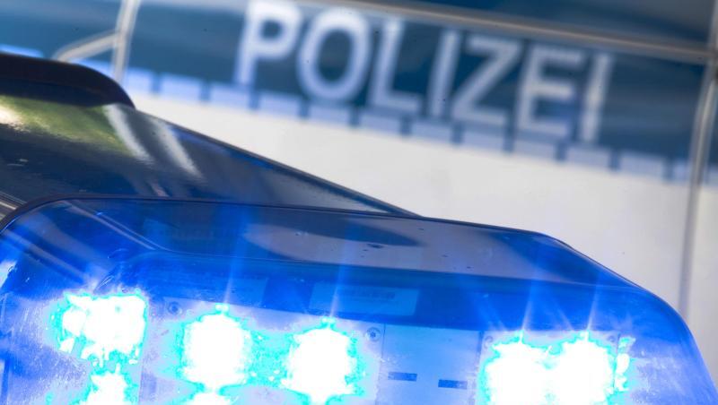Ein Blaulicht auf dem Dach eines Polizeiwagens. Foto: Friso Gentsch/dpa Ein Blaulicht auf dem Dach eines Polizeiwagens. Foto: Friso Gentsch/dpa