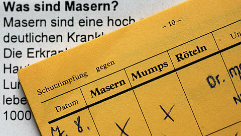 Bei Kleinkindern steht am Ende des ersten Lebensjahres die wichtige Masern-Mumps-Röteln-Impfung an.
