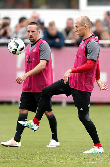 Weitere Bilder von der öffentlichen Trainingseinheit an der Säbener Straße.