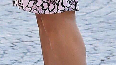Prinzessin Sofia von Schweden: An ihrem rechten Fußknöchel ist ein kleines Tattoo zu sehen. Prinzessin Sofia von Schweden: An ihrem rechten Fußknöchel ist ein kleines Tattoo zu sehen.