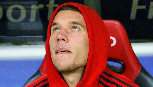 Wieder mal abgewatscht: Lukas Podolski. Wieder mal abgewatscht: Lukas Podolski.
